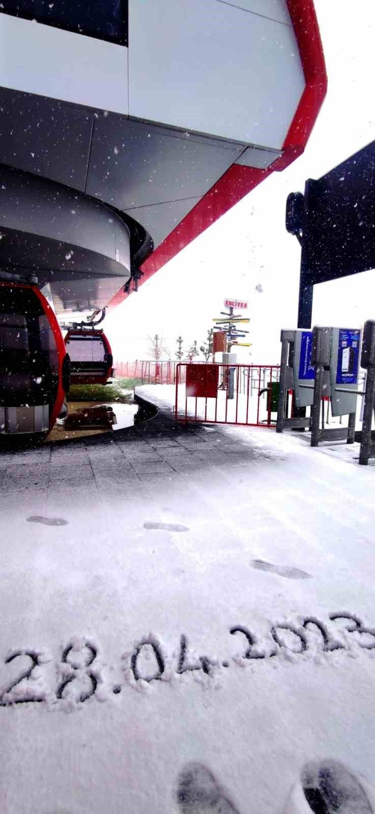 Erciyes’te Kar Sürprizi