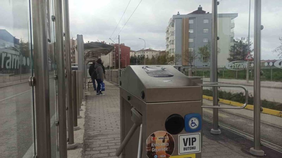 Turnike Kırılınca Fırsatçılara Gün Doğdu