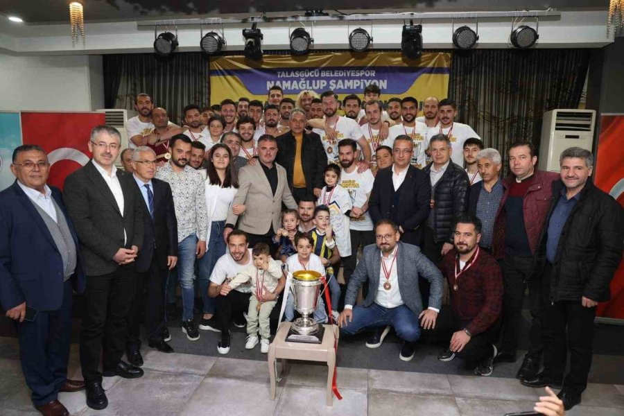 Talasgücü Belediyespor Şampiyonluğu Kutladı