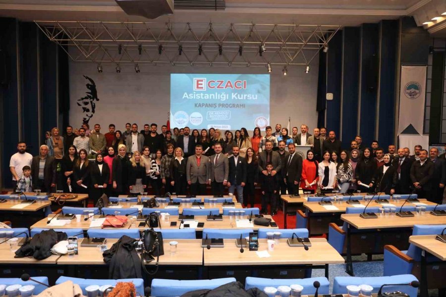 Eczacı Asistanlığı Kursu Tamamlandı