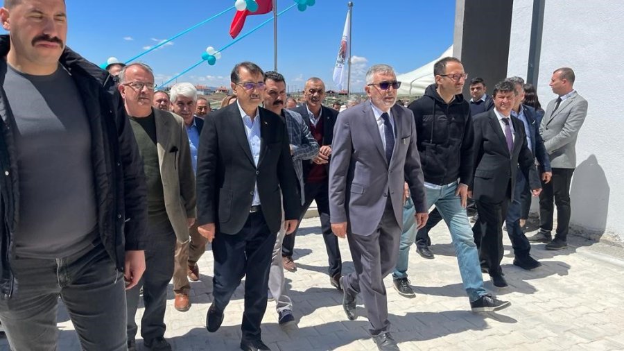 Sosyal Tesis Açılışında Konuşan Bakan Dönmez, Gıda Ve Enerjiye Dikkat Çekti