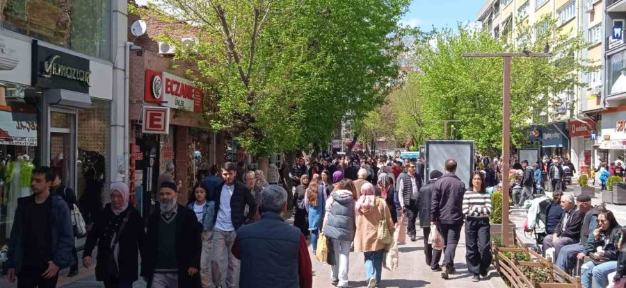 1 Mayıs Tatilini Fırsat Bilen Vatandaşlar Güzel Havanın Keyfini Çıkardı
