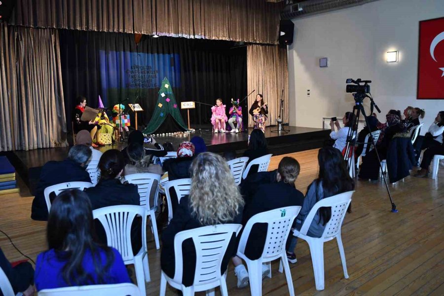 Görme Engelli Çocuklardan ’şarkılı Türkülü Masallar’ Etkinliği