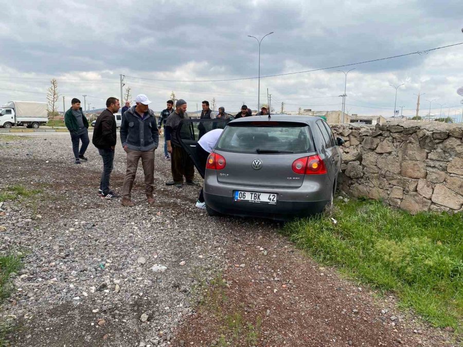 Virajı Alamayan Otomobil Evin Duvarına Çarptı: 3 Yaralı