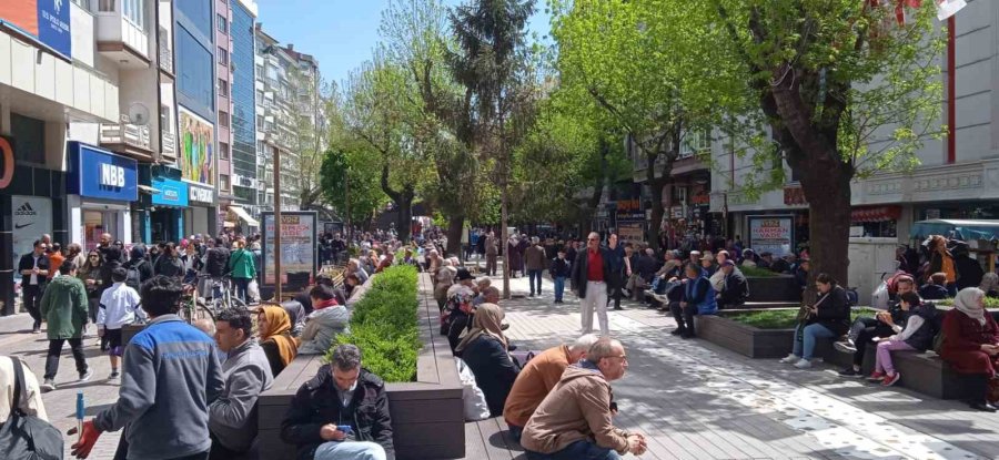 1 Mayıs Tatilini Fırsat Bilen Vatandaşlar Güzel Havanın Keyfini Çıkardı