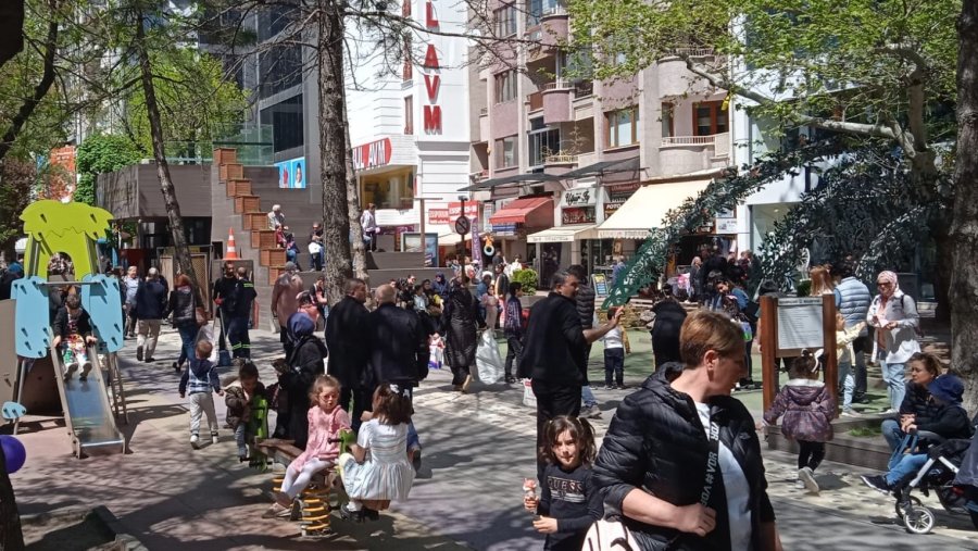 1 Mayıs Tatilini Fırsat Bilen Vatandaşlar Güzel Havanın Keyfini Çıkardı