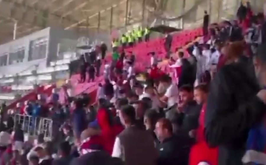 Eskişehirspor - Yeni Mersin İ.y. Maçında Yaşanan Olaylarda Polisler Yaralanırken, Stat Zarar Gördü