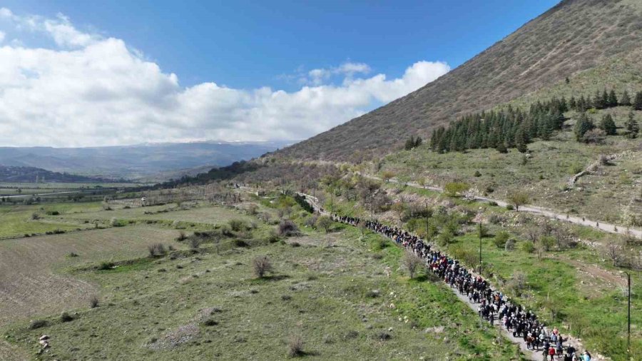 Bakan Akar: "40 Yıldır Milletimizin Başına Musallat Olan Beladan Asil Milletimizi Kurtaracağız"