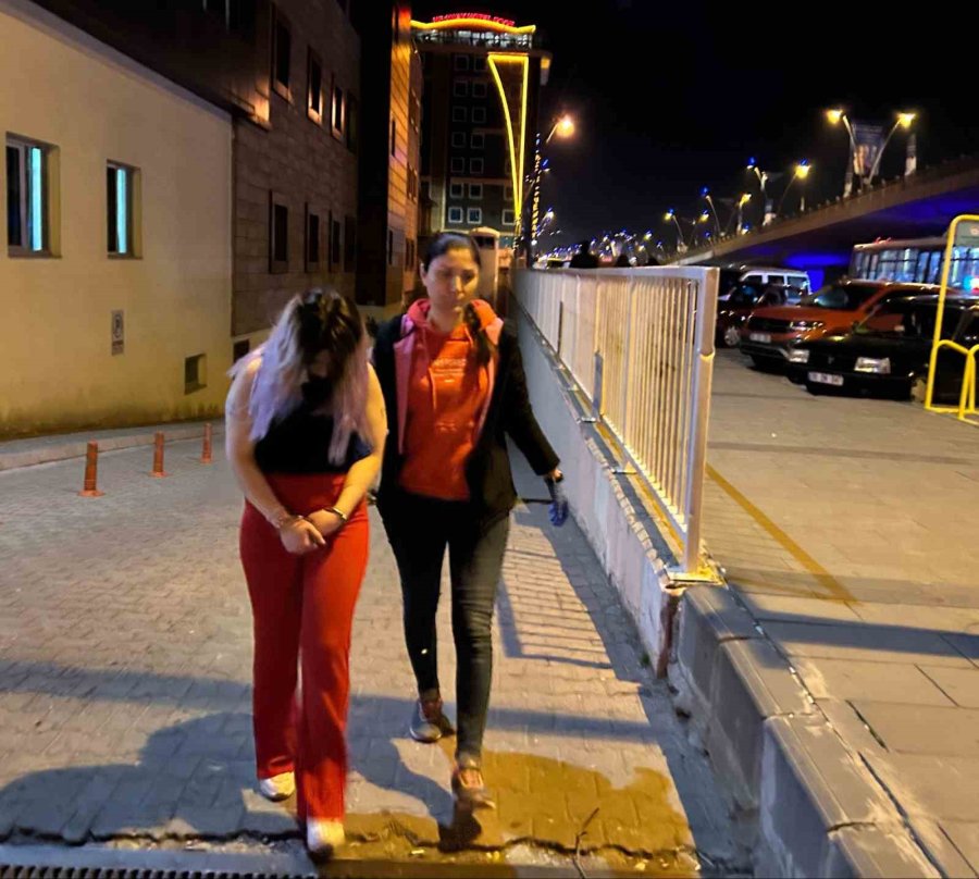 Polisin ‘dur’ İhtarına Uymayan Ehliyetsiz Sürücü Kazaya Karıştı