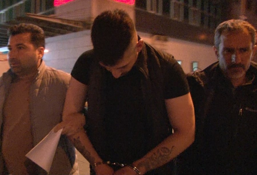 Polisin ‘dur’ İhtarına Uymayan Ehliyetsiz Sürücü Kazaya Karıştı