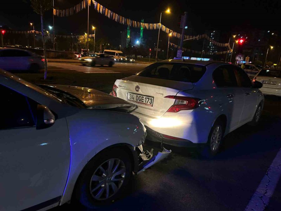 Polisin ‘dur’ İhtarına Uymayan Ehliyetsiz Sürücü Kazaya Karıştı