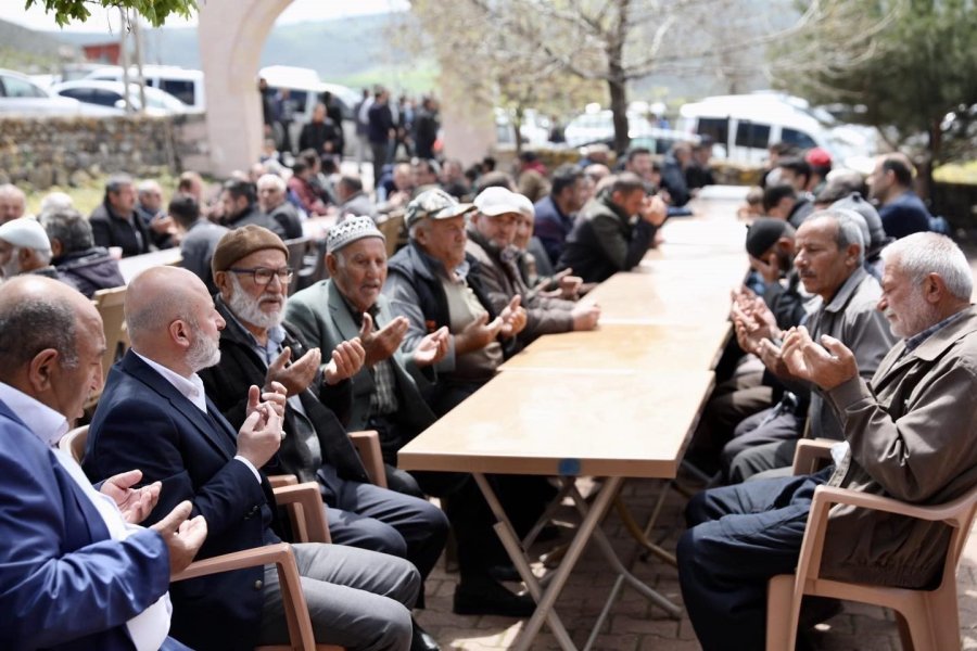 Başkan Çolakbayrakdar, Şükür Sofrasında Vatandaşlarla Birlikte