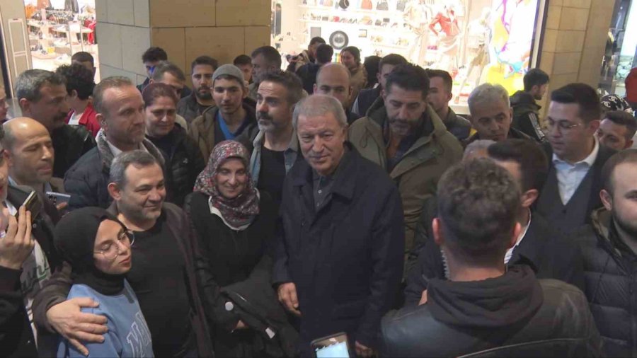 Bakan Akar’dan Öğrencilere ‘inek Lakabı’ Uyarısı