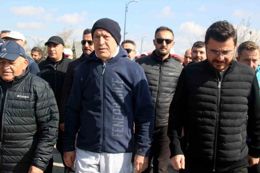 Bakan Akar: "40 Yıldır Milletimizin Başına Musallat Olan Beladan Asil Milletimizi Kurtaracağız"