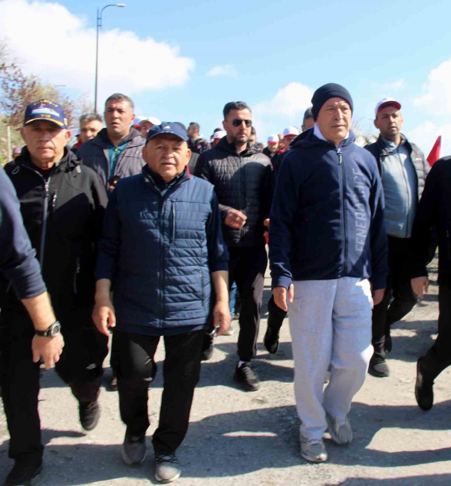 Bakan Akar: "40 Yıldır Milletimizin Başına Musallat Olan Beladan Asil Milletimizi Kurtaracağız"