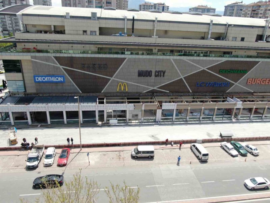 Kayseripark’ın Kaçak İnşaatında Şok: Yangın Çıkışlarını Kapatmışlar