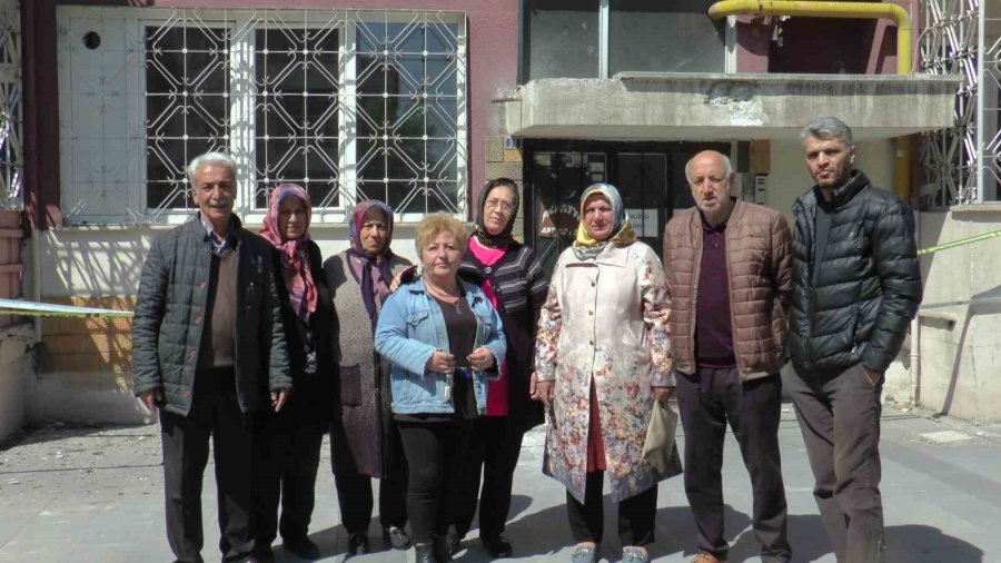 Depremde Ağır Hasar Alan Bina Suç Mekanı Oldu, Mahalleli İsyan Etti