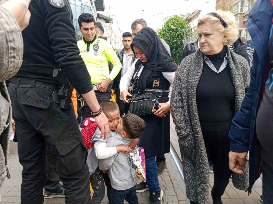 Kalabalıkta Çocuğunu Kaybeden Anneler Gözyaşları İçinde Kaldı