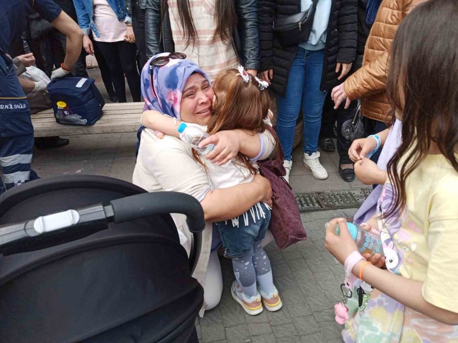 Kalabalıkta Çocuğunu Kaybeden Anneler Gözyaşları İçinde Kaldı