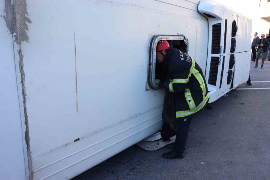 Tır, İşçi Servisine Çarptı, Can Pazarı Yaşandı: 33 Yaralı