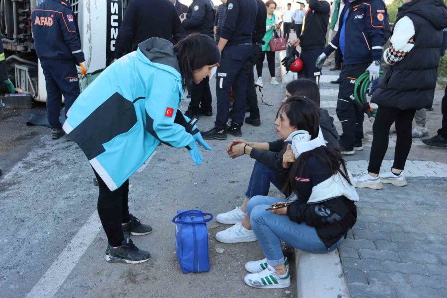 Tır, İşçi Servisine Çarptı, Can Pazarı Yaşandı: 33 Yaralı