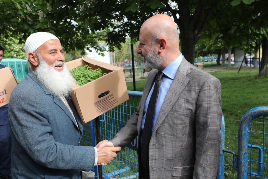 Başkan Çolakbayrakdar’dan Organik Domates Fidesi Dağıtım Etkinliğine Davet