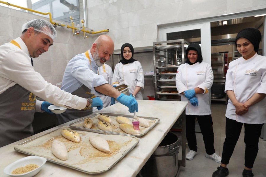 Başkan Çolakbayrakdar, Glütensiz Yağlama Ve Ekmek Pişirdi