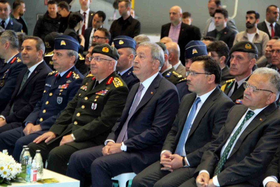 Bakan Akar: "en Kısa Zamanda Milli Denizaltımızı Denizlerimizde, Milli Muharip Uçağımızı Semalarımızda Göreceğiz"