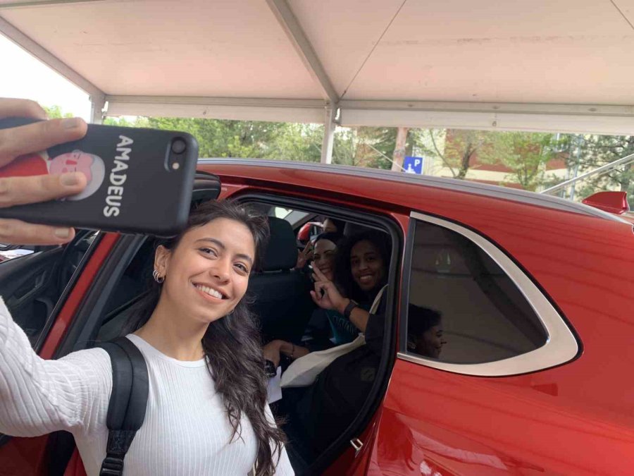 Togg Ve Devrim Yanyana