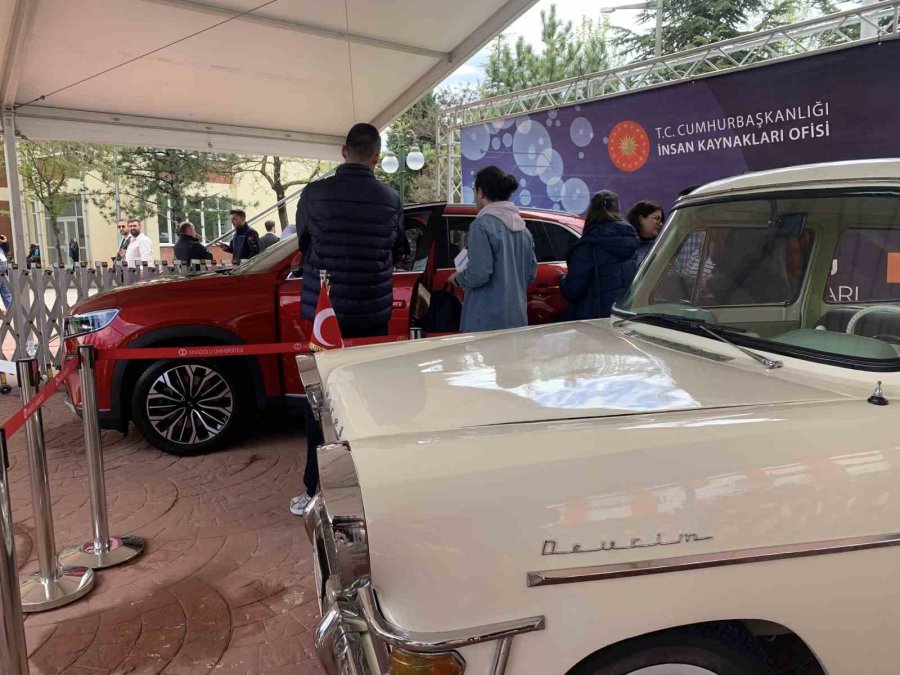 Togg Ve Devrim Yanyana