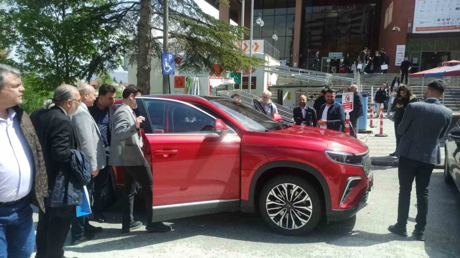 İkaf’23 Fuarında Togg’a Öğrencilerden Yoğun İlgi