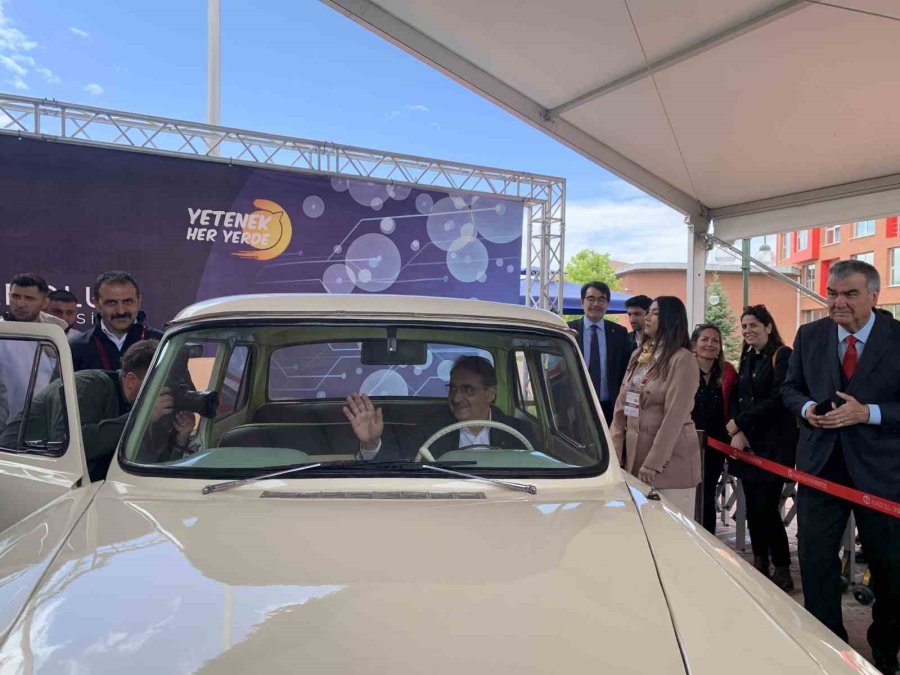 Togg Ve Devrim Yanyana