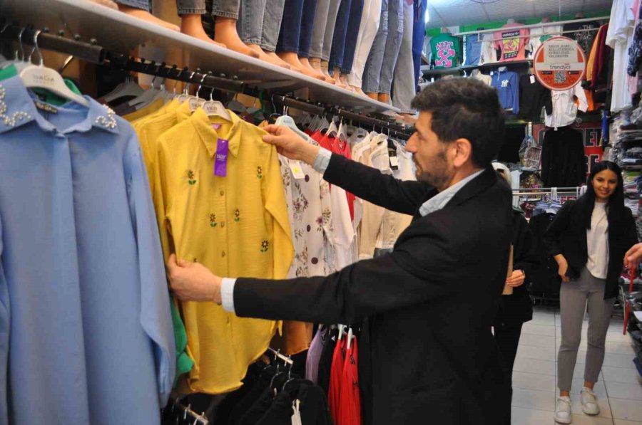 Yılların Yunus Emre Halk Çarşısı Esnafı Dimdik Ayakta