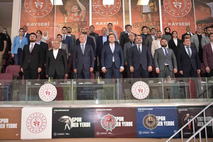 Kayseri’de Spor Kulüplerine Tam Destek