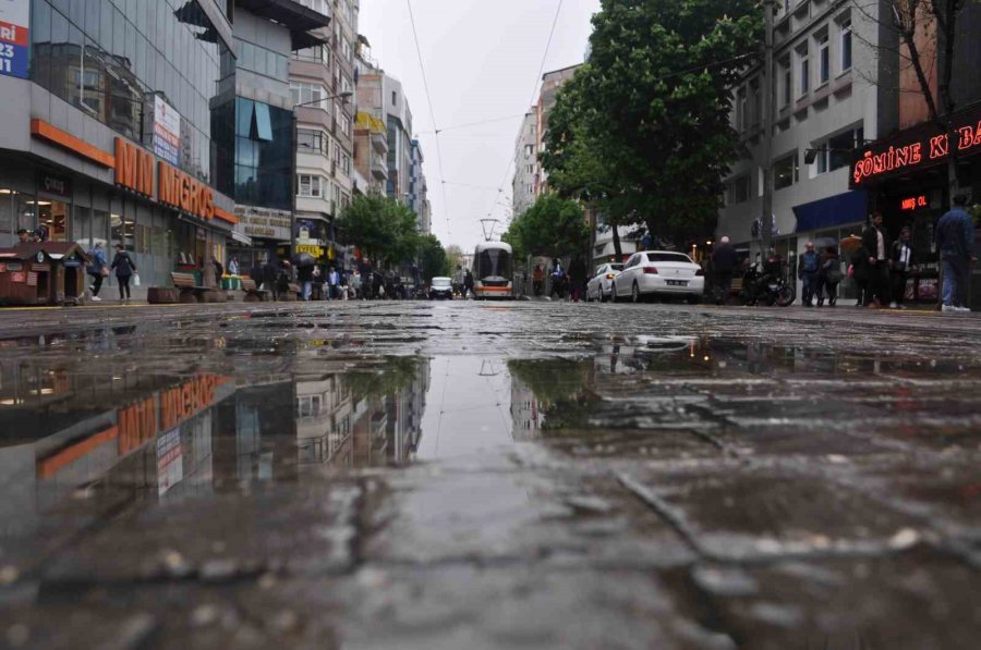 Eskişehir’de Sağanak Yağmur Etkili Oldu