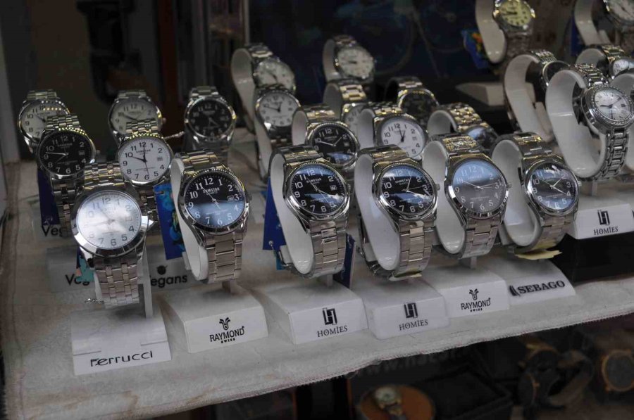 Tutkunları Klasik Saatlerden Vazgeçmiyor