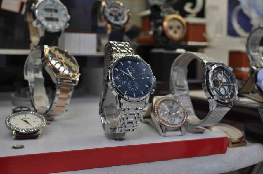 Tutkunları Klasik Saatlerden Vazgeçmiyor