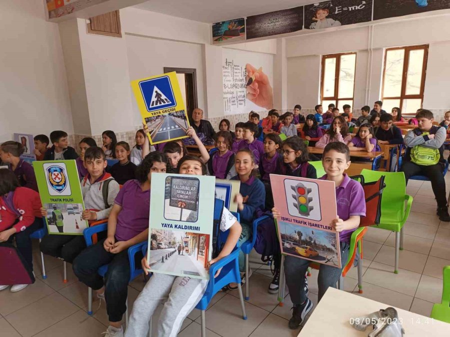 Ereğli’de Trafik Polisleri Öğrencileri Bilgilendirdi