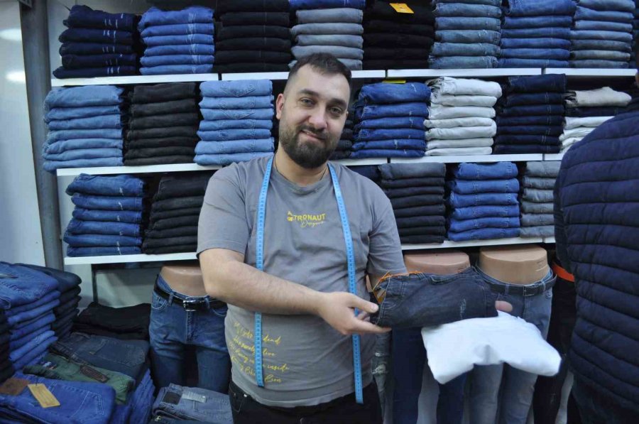 Yılların Yunus Emre Halk Çarşısı Esnafı Dimdik Ayakta