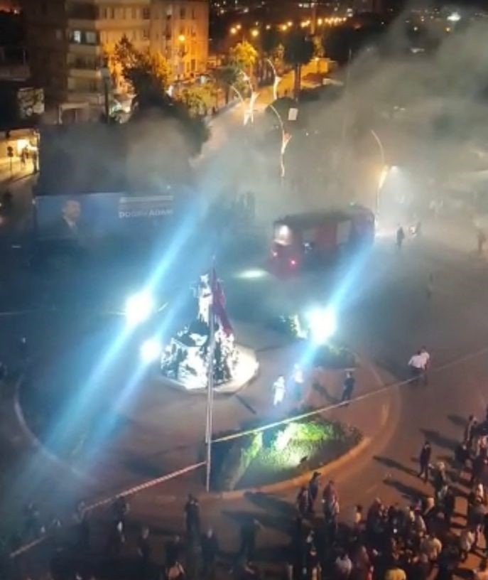 Cengiz Kurtoğlu Konserinde Jeneratör Kaynaklı Yangın Çıktı