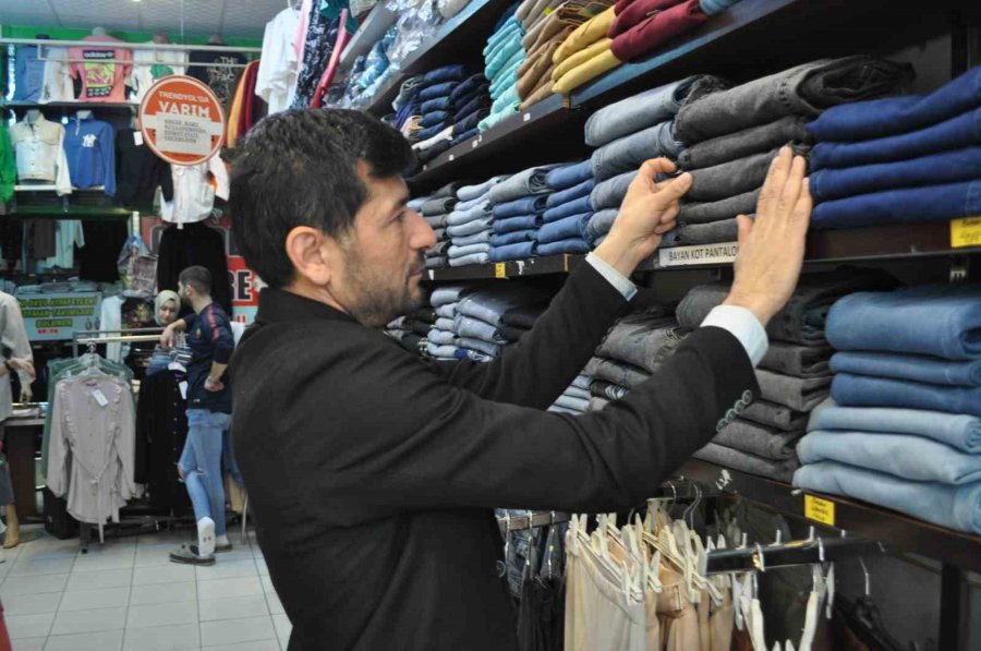 Yılların Yunus Emre Halk Çarşısı Esnafı Dimdik Ayakta