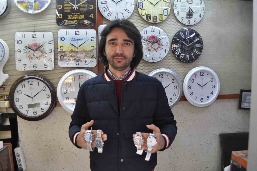 Tutkunları Klasik Saatlerden Vazgeçmiyor