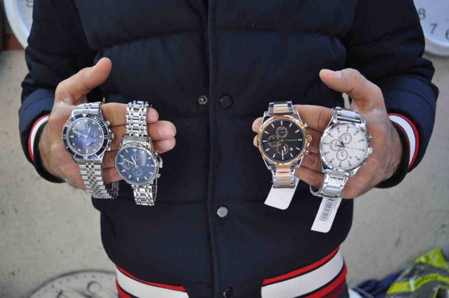 Tutkunları Klasik Saatlerden Vazgeçmiyor