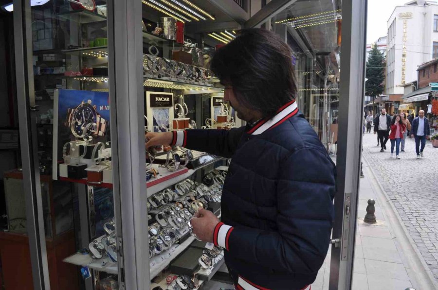 Tutkunları Klasik Saatlerden Vazgeçmiyor