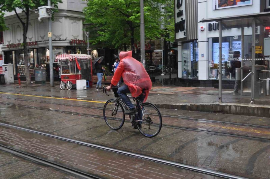 Eskişehir’de Sağanak Yağmur Etkili Oldu