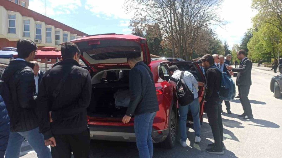 İkaf’23 Fuarında Togg’a Öğrencilerden Yoğun İlgi