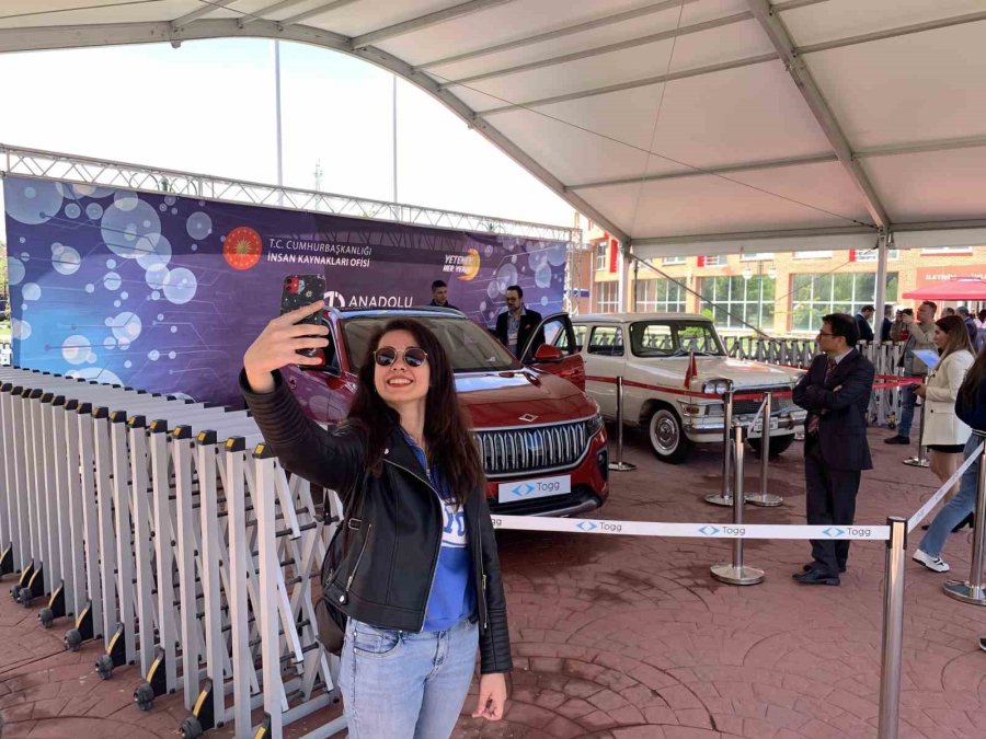 Togg Ve Devrim Yanyana