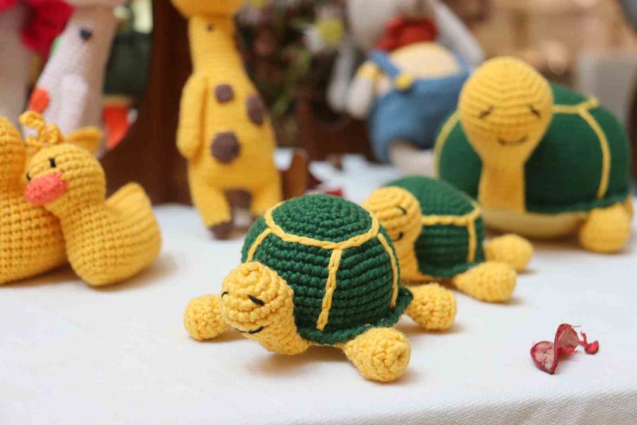 Depremzede Kadınlar El Emeklerini Sergiledi