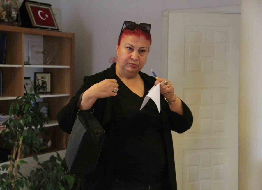 Altın Ve Paralarını Otobüste Unuttuğunu Belediyeden Gelen Telefonla Öğrendi