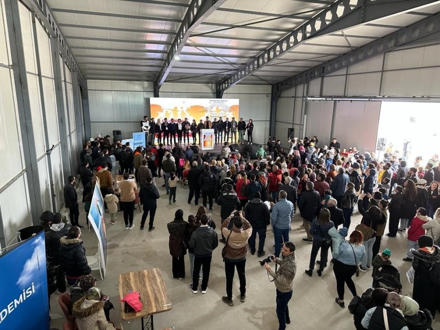 Eskişehirli Pilot Depremzede Miniklerle Birlikte Uçtu